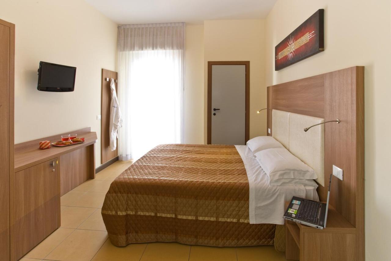 Hotel City Rimini Exteriör bild